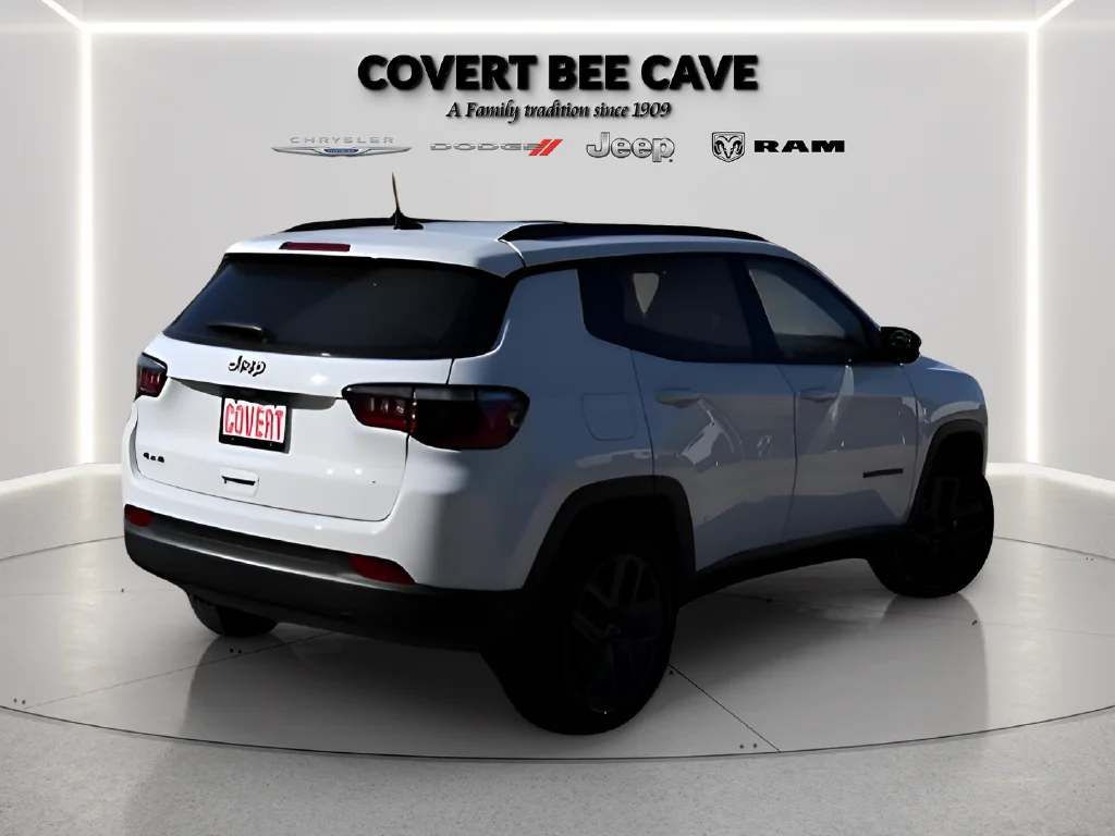 New 2026 White Jeep Latitude image 7