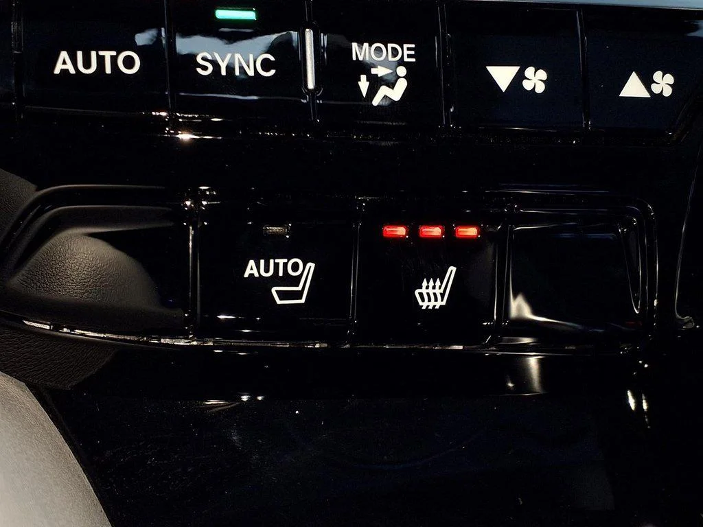 Used 2026 Solar Silver Metallic Acura Technology Package image 17