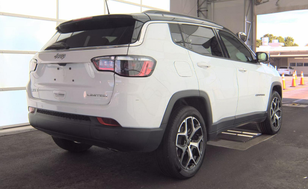 Used 2025 White Jeep Limited image 4