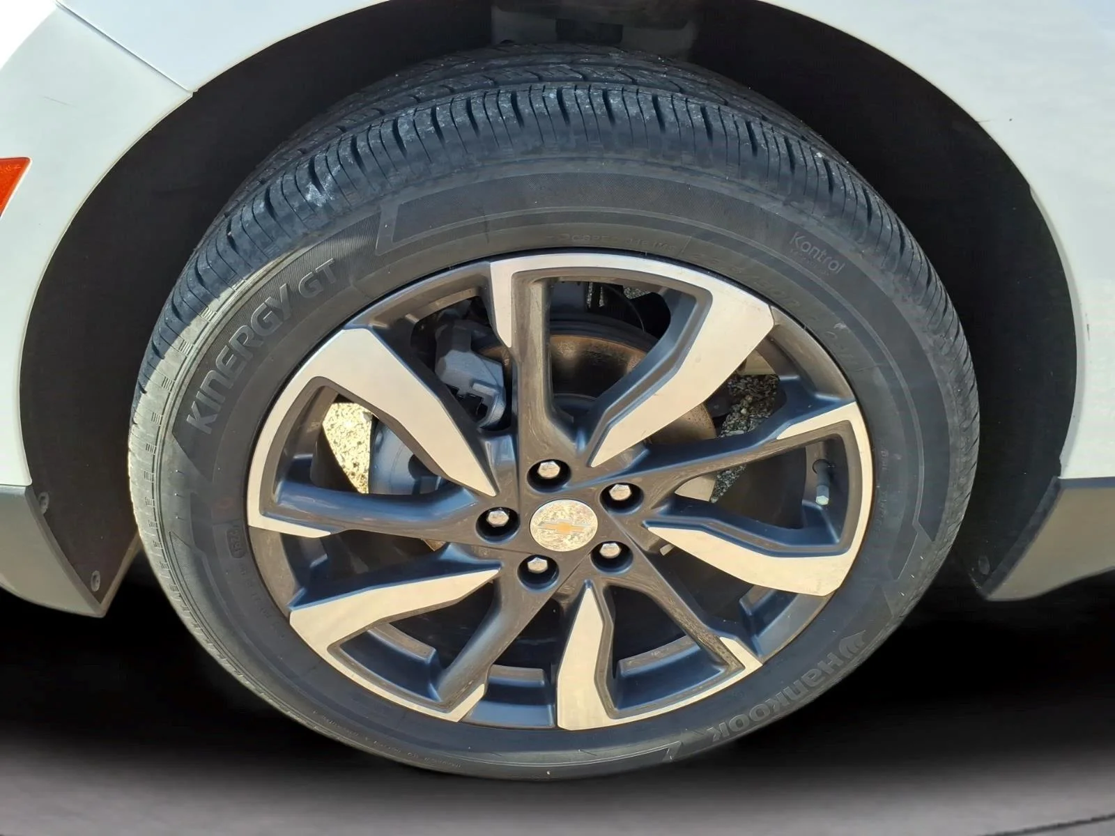 Used 2024 Iridescent Pearl Tricoat Chevrolet Premier image 9