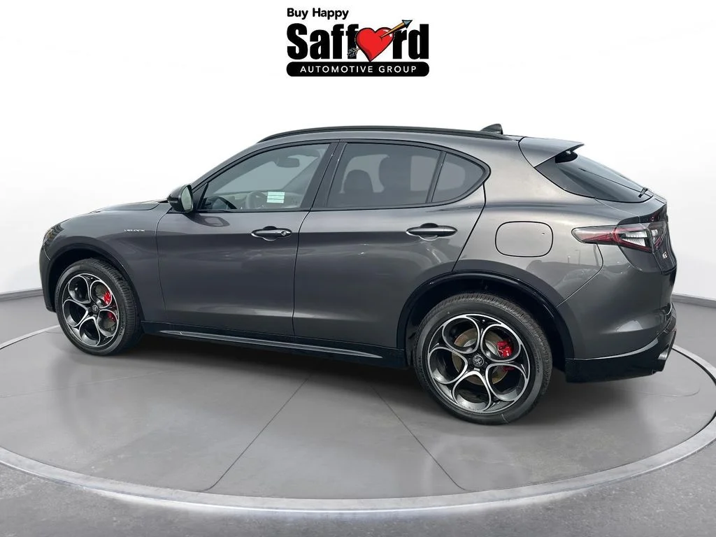 New 2026 Vesuvio Gray Metallic Exterior Paint Alfa Romeo Base image 5