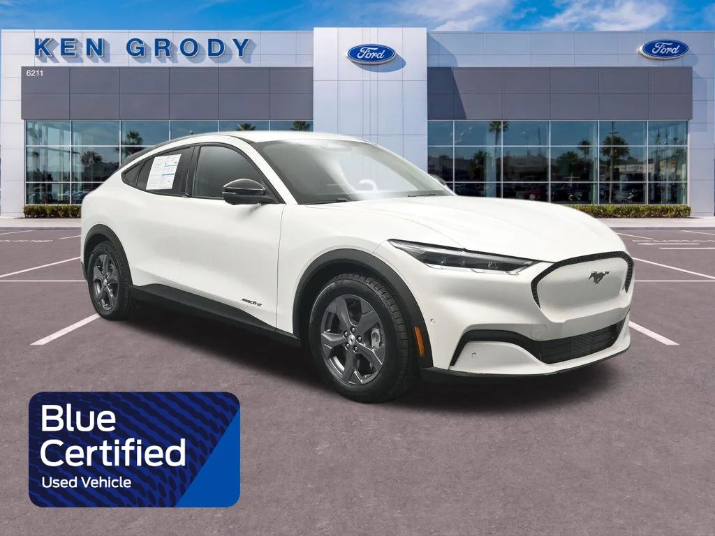 Certified Used 2023 White Ford Select image 1