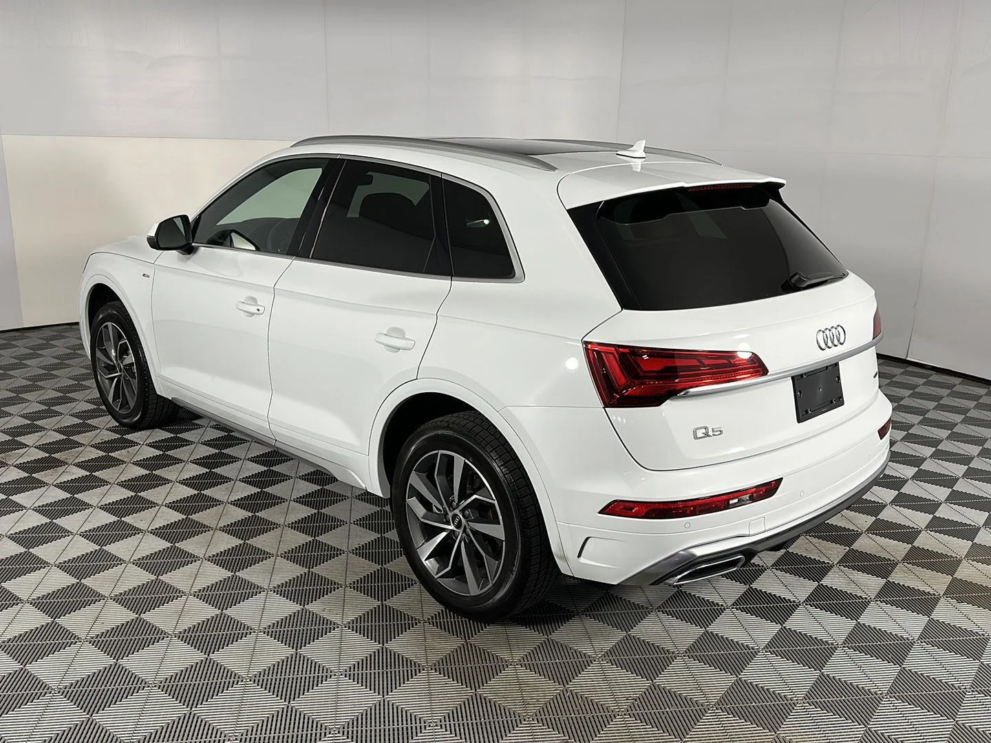 Used 2023 Glacier White Metallic Audi S line Premium image 12