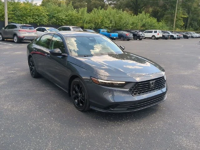 Used 2025  Honda SE image 5