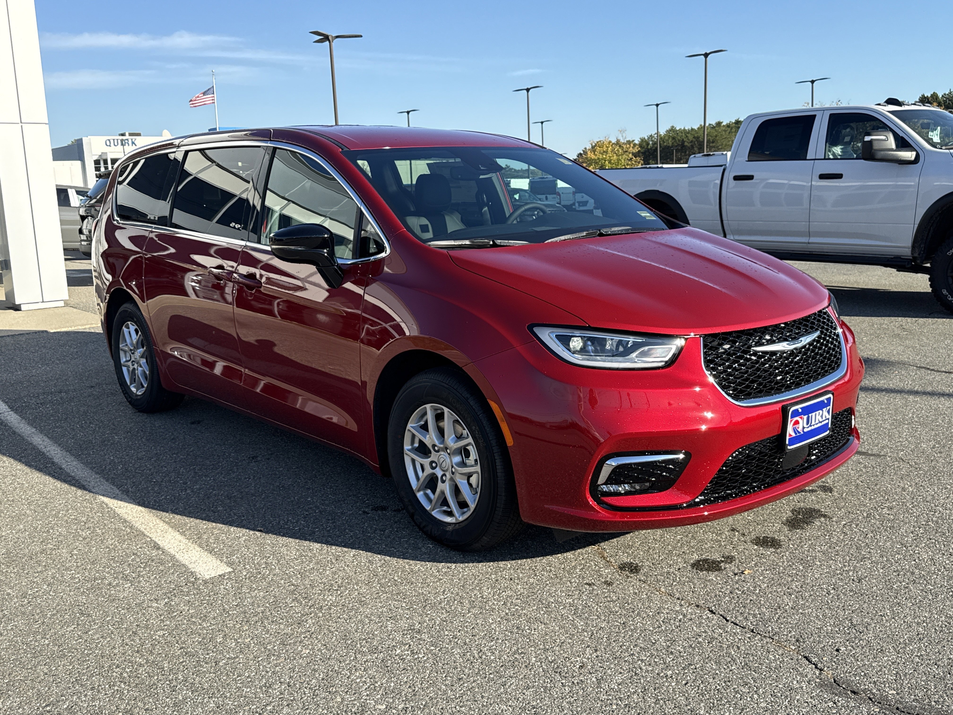 2026 Chrysler Pacifica Select - Photo 9