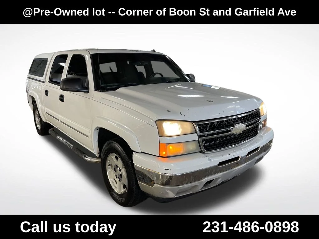 Used 2006 White Chevrolet LT image 7