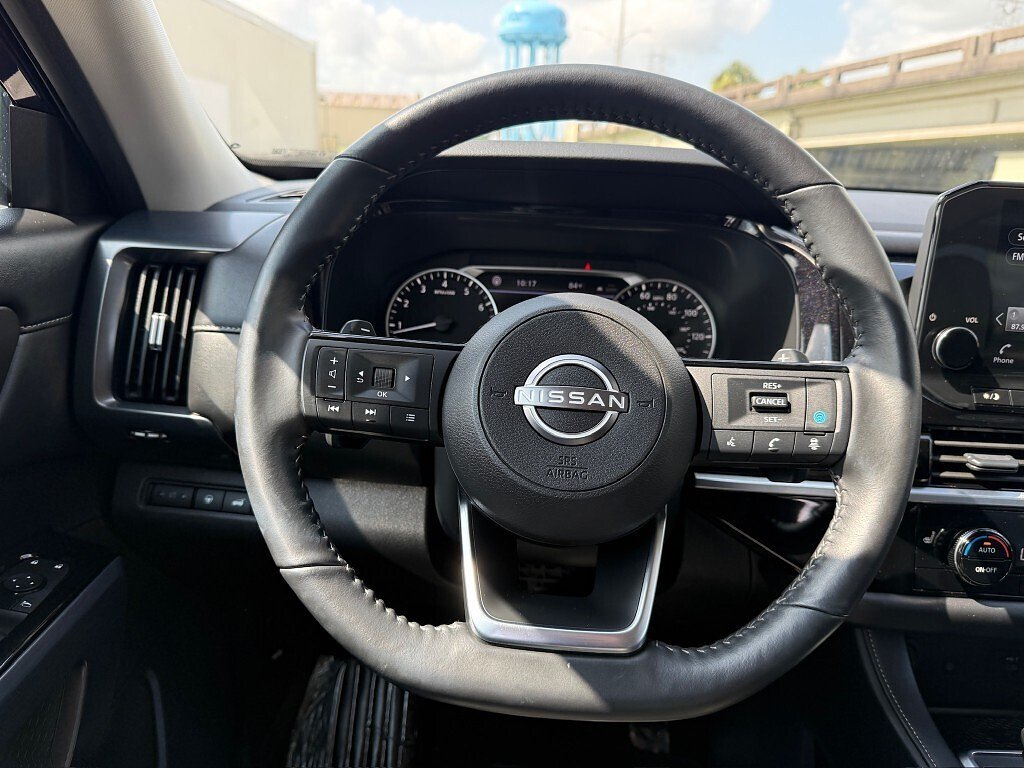 Used 2025 Deep Ocean Blue Pearl Nissan SL image 16