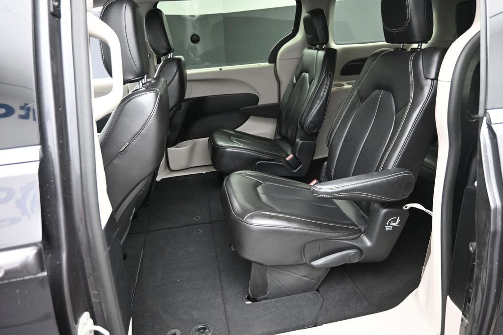 Used 2023 Gray Chrysler Touring L image 16