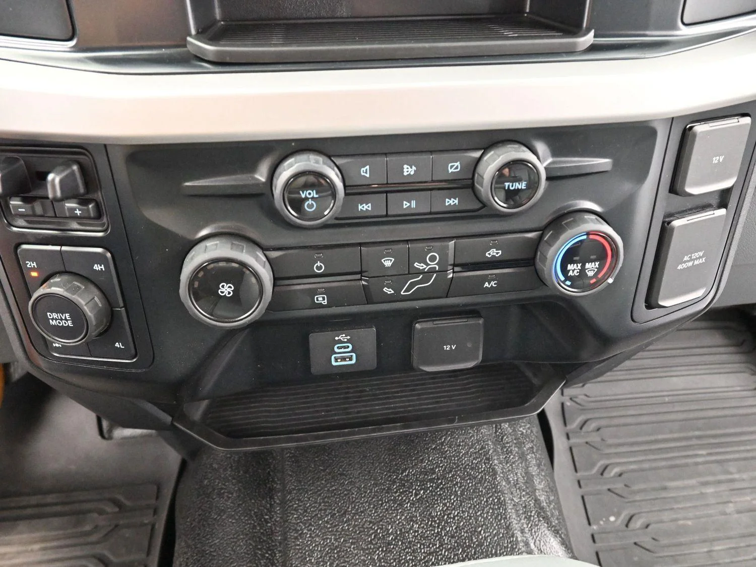Used 2023 Oxford White Ford XL image 21