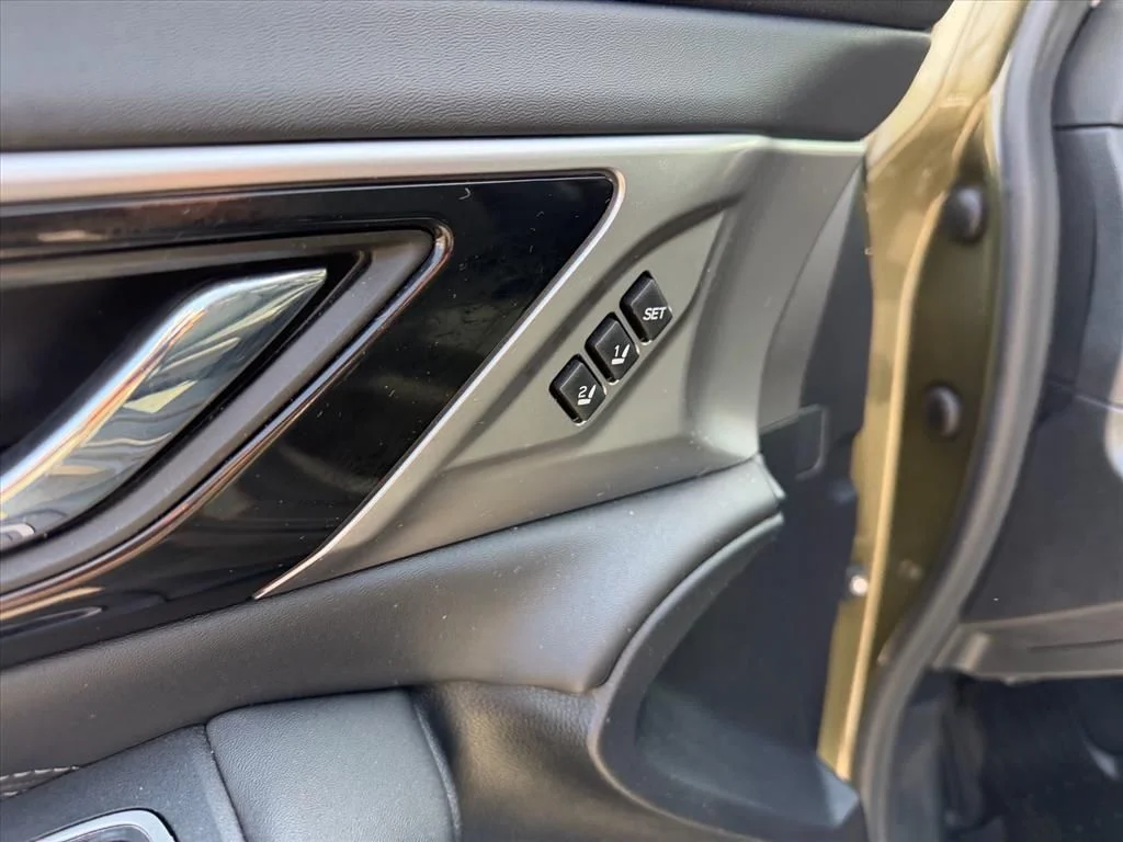 Used 2020 Brown Subaru Limited image 18