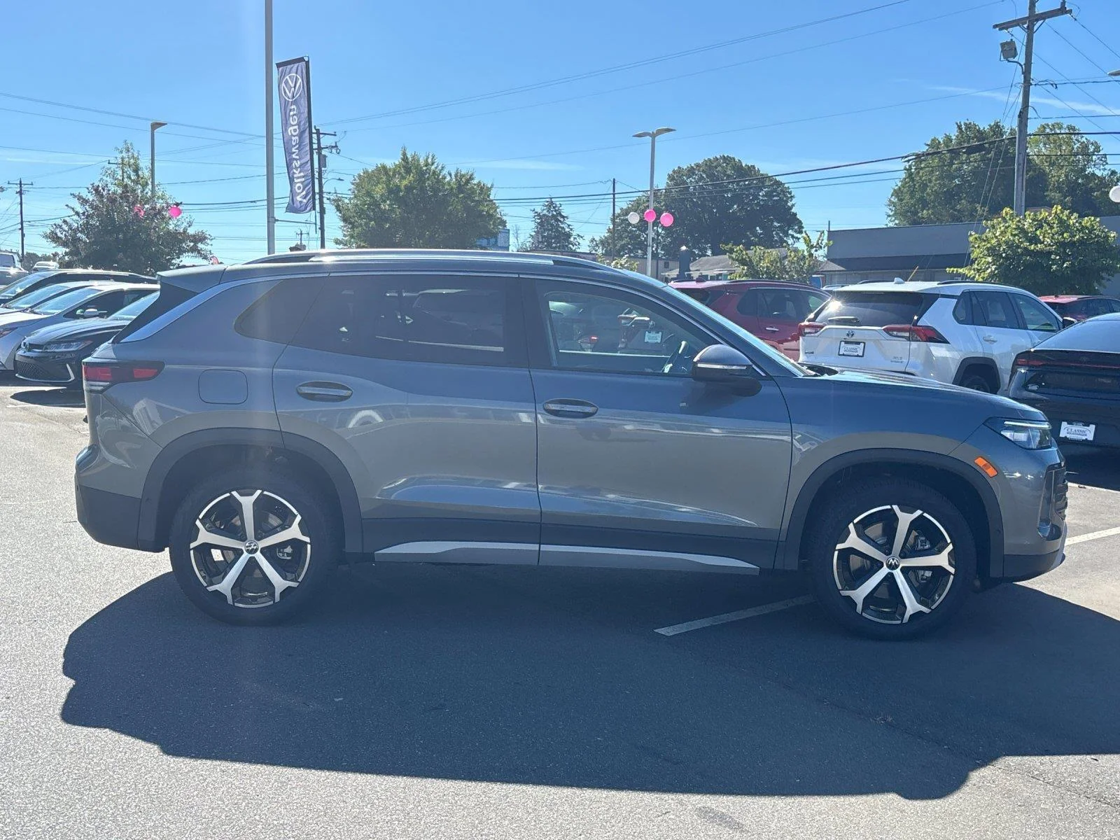 New 2026 Platinum Gray Metallic Volkswagen SE image 6