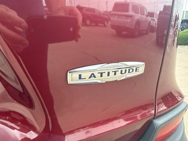 Used 2020 Red Jeep Latitude image 9