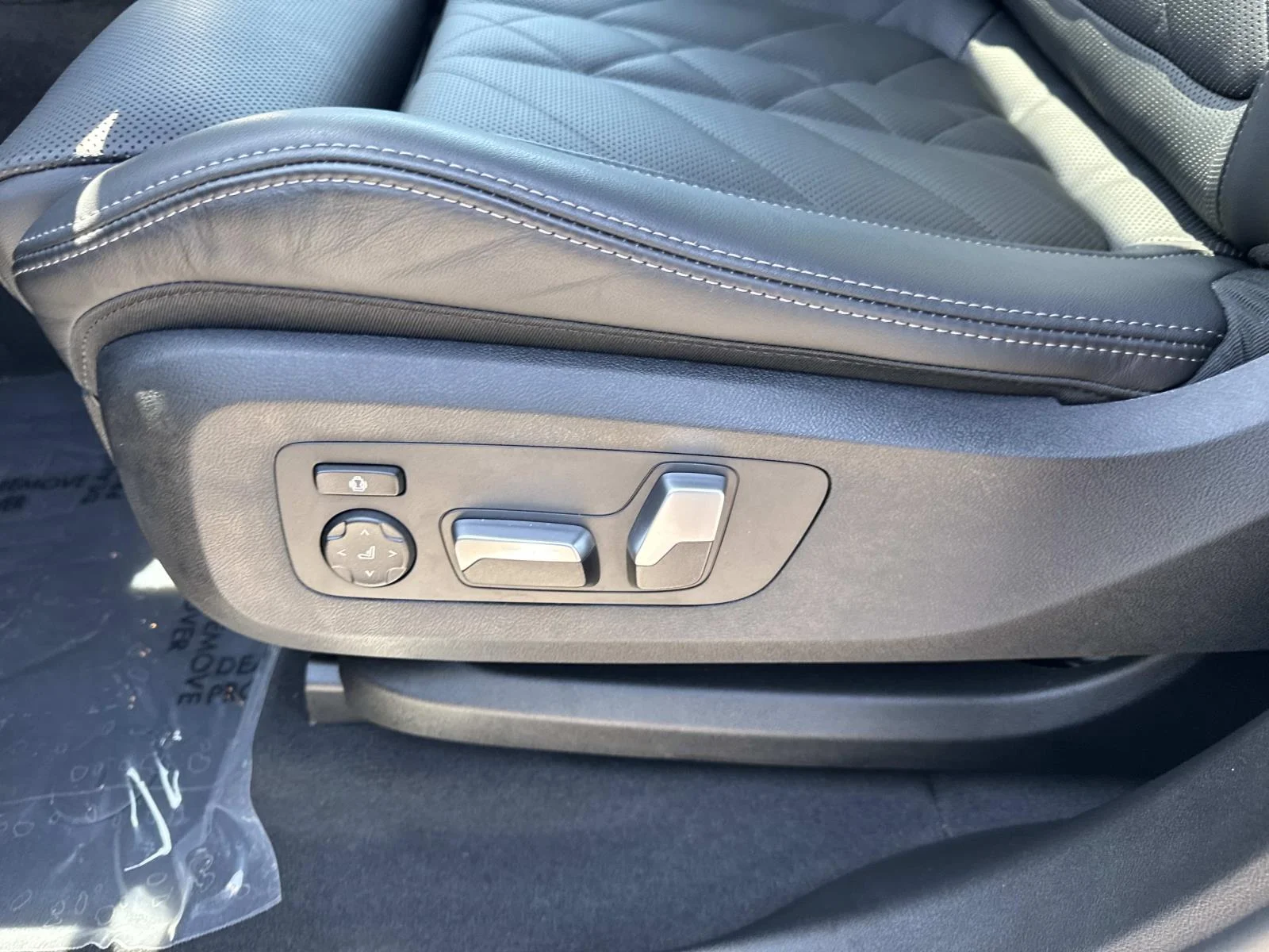 Used 2026 Black Sapphire Metallic BMW xDrive50e Plug-In Hybrid image 18