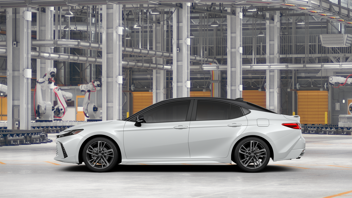 New 2026 Wind Chill Pearl with Midnight Black Metallic roof Toyota XSE image 4