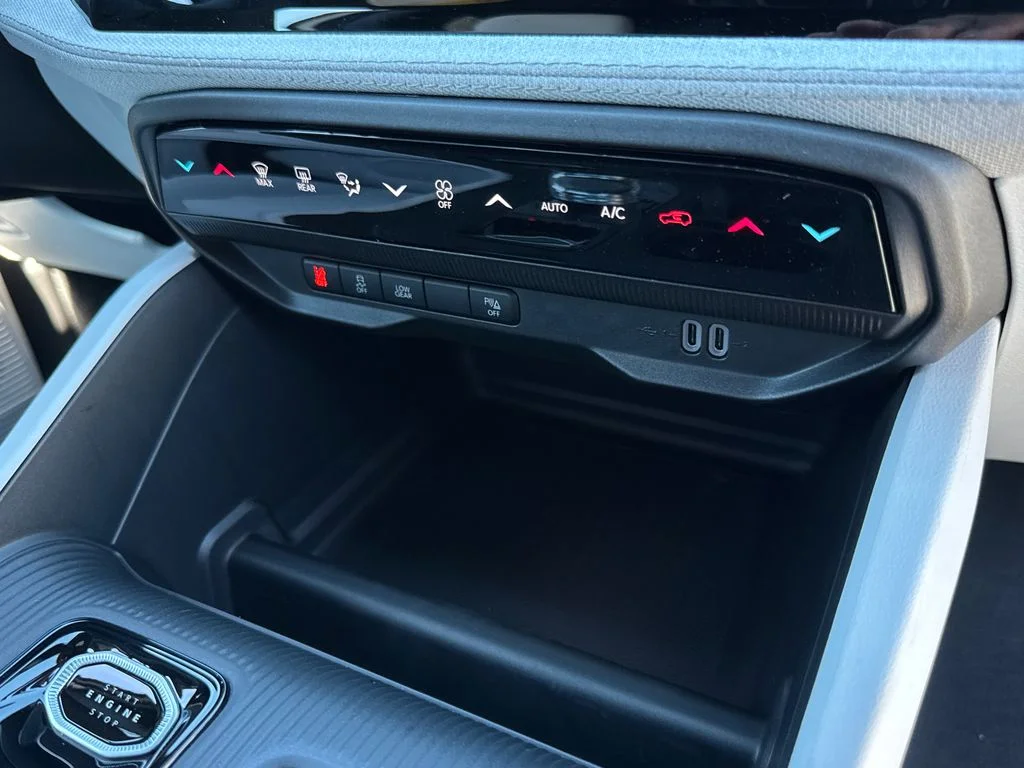 New 2026 White Jeep Laredo image 15