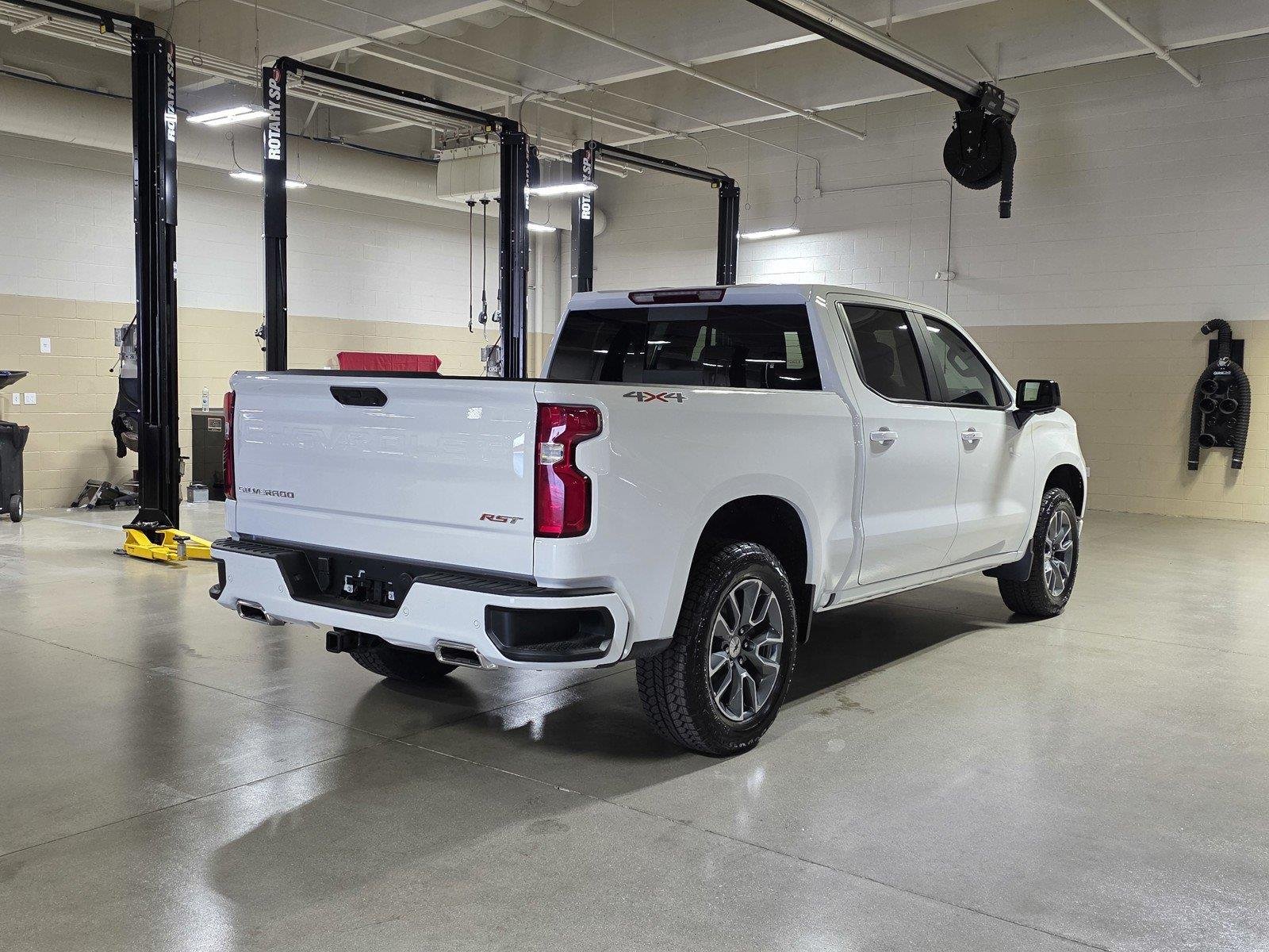 New 2026 Summit White Chevrolet RST image 7