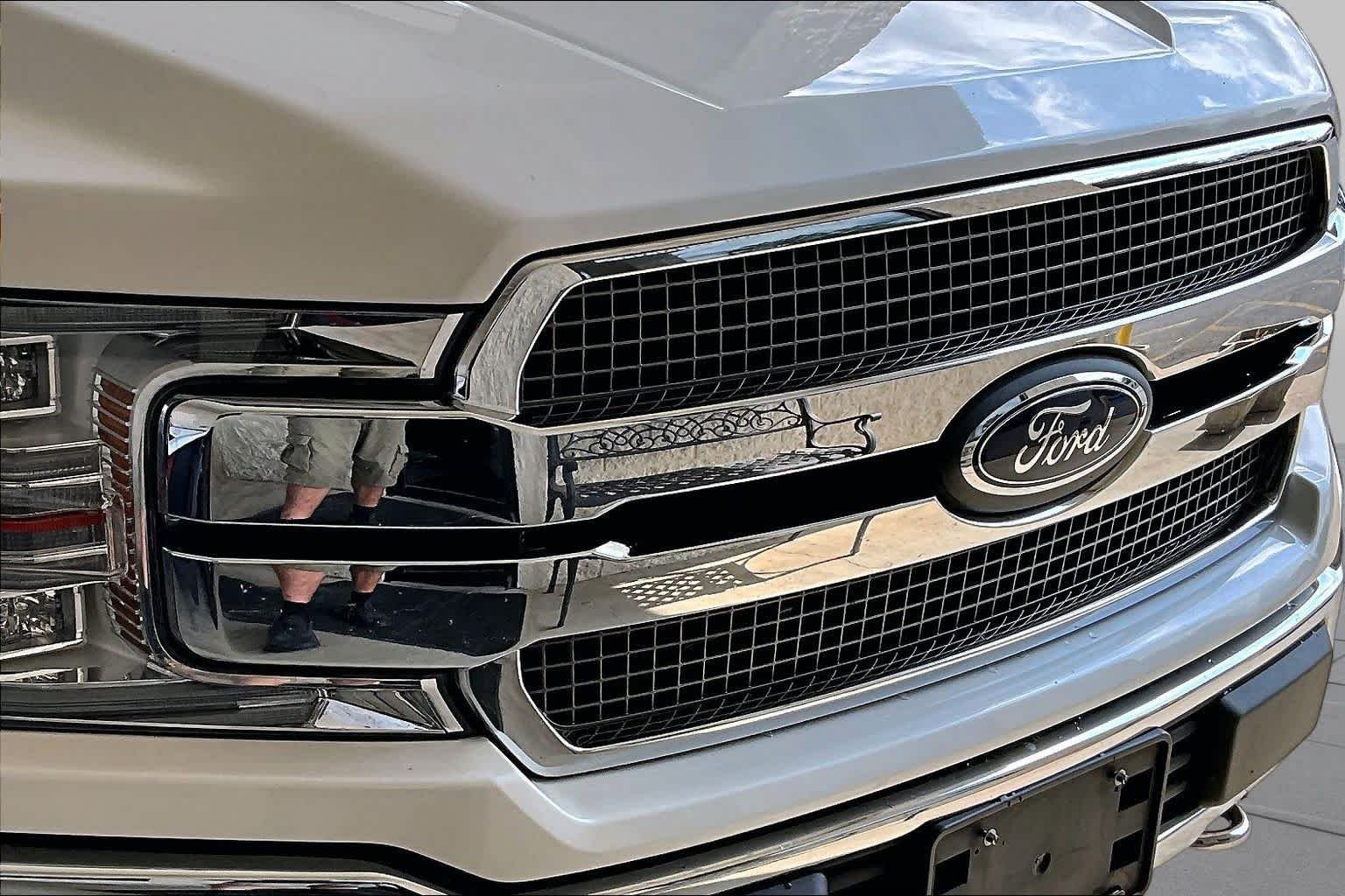 Used 2018 White Platinum Metallic Tri-Coat Ford King Ranch image 30