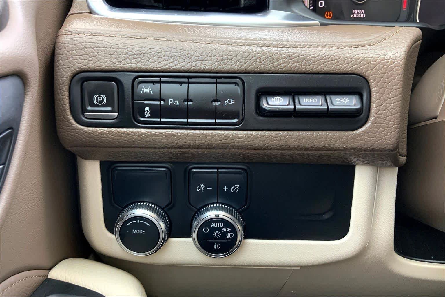 Used 2021 WHITE FROST TRICOAT GMC Denali image 34
