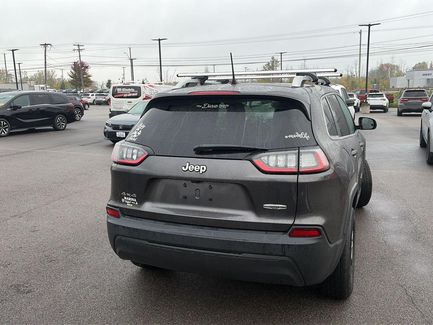 Used 2019 Granite Crystal Metallic Clearcoat Jeep Latitude Plus image 2