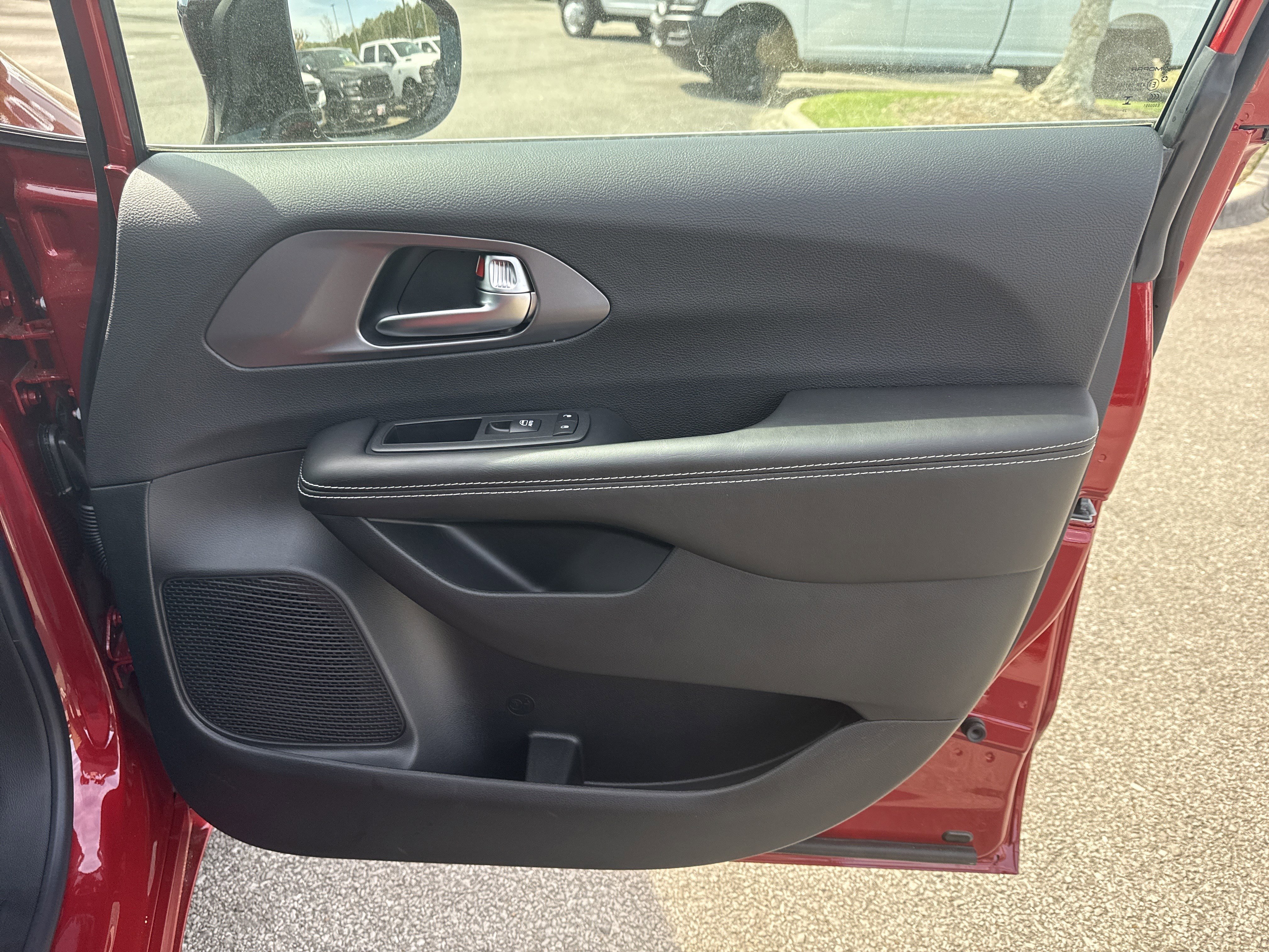 New 2026 Red Hot Pearl-Coat Exterior Paint Chrysler Select image 16