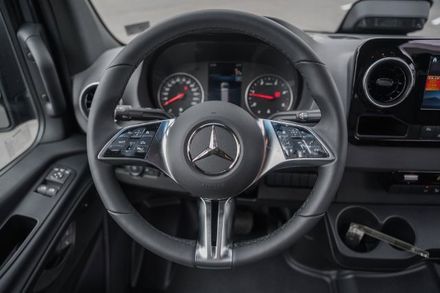 New 2026  Mercedes-Benz Crew 144 WB image 75