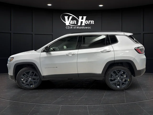 New 2026 Silver Zynith Metallic Clear-Coat Exterior Paint Jeep  image 4