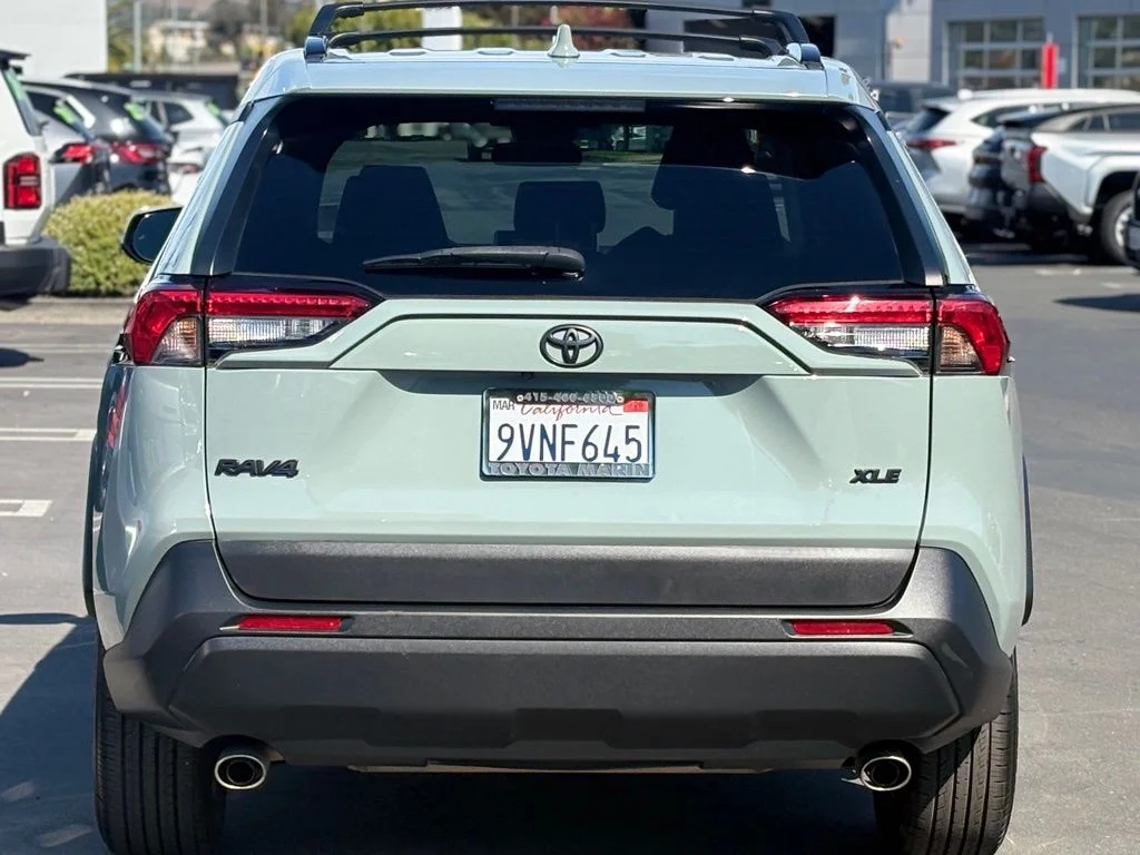Used 2023  Toyota XLE image 10