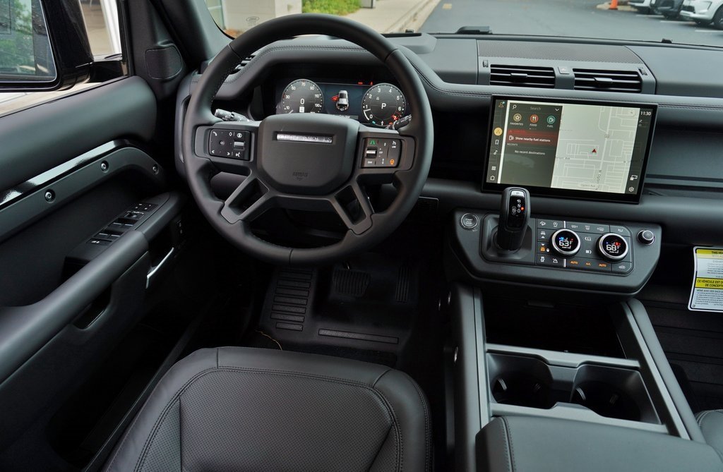 2025 LAND ROVER DEFENDER - Image 16