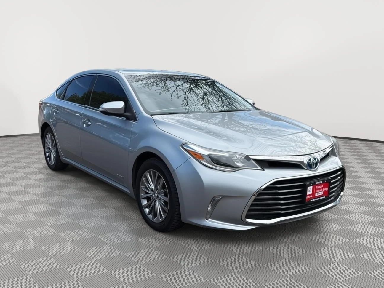 2016 Toyota Avalon Limited Hybrid's photo