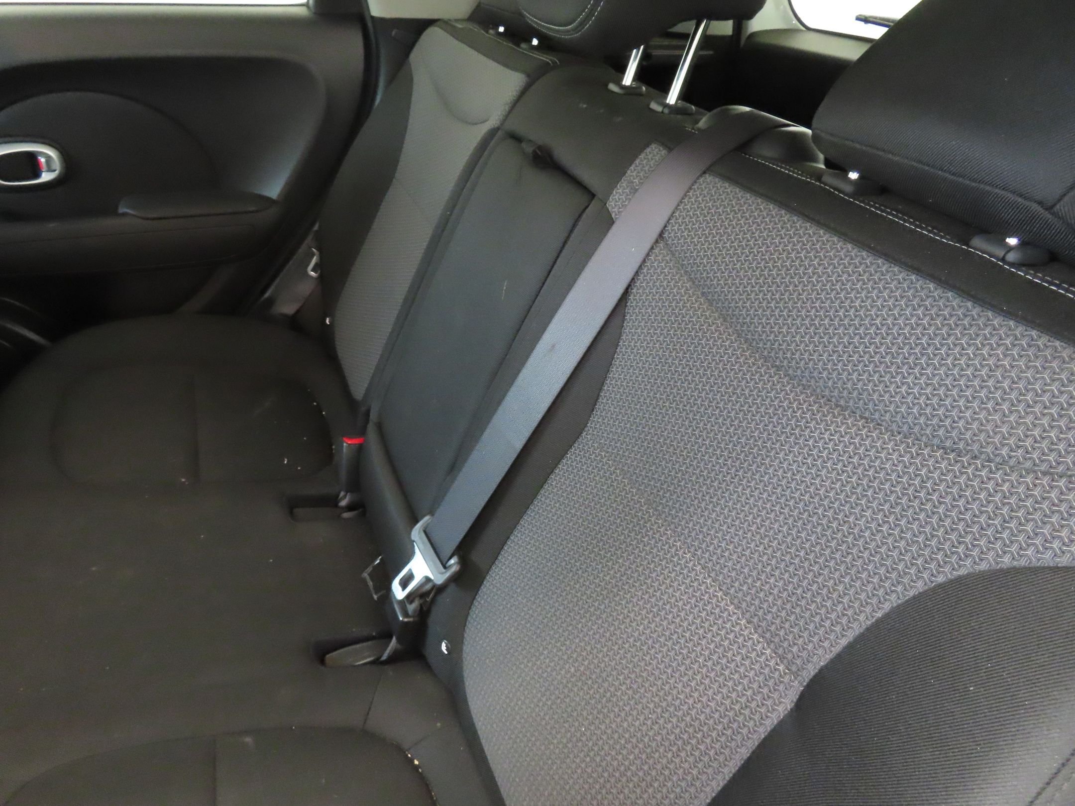 Used 2018 White Kia Plus image 21
