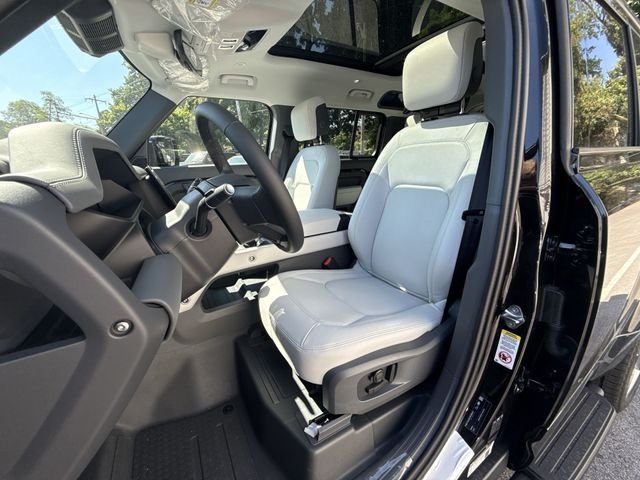 New 2026 Santorini Black Land Rover X-Dynamic SE image 10