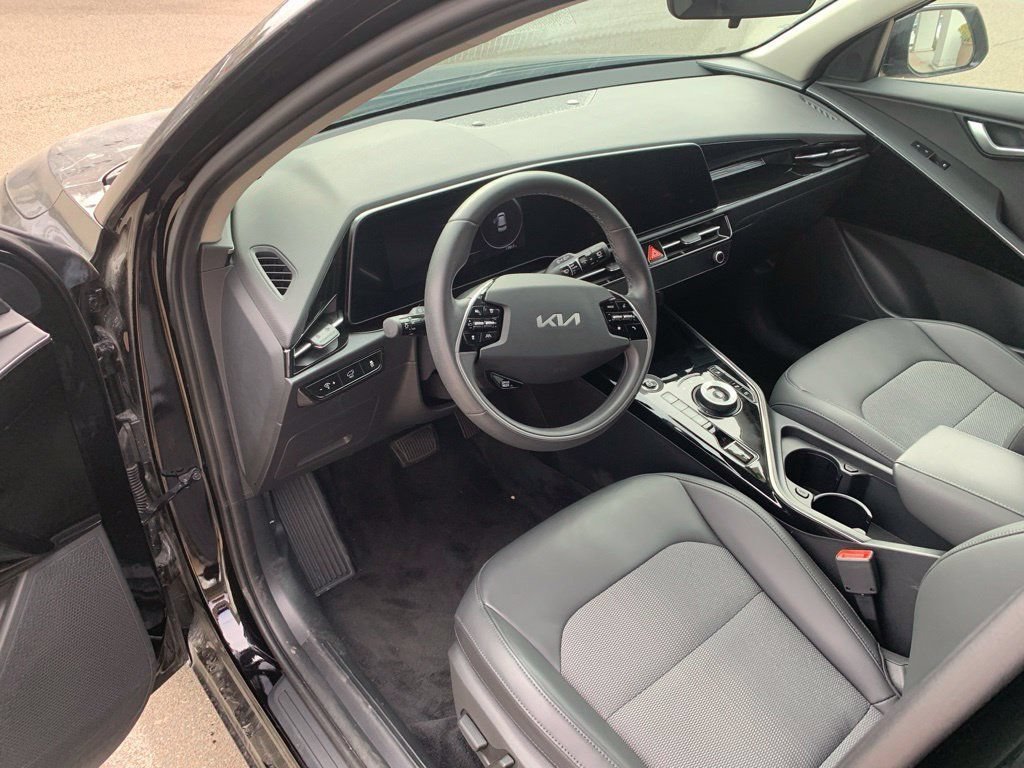 Certified Used 2024 Aurora Black Kia Wind image 10