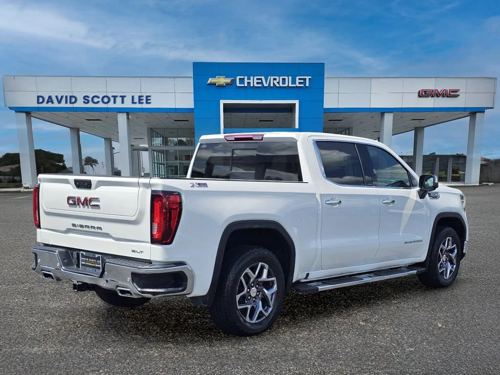 Used 2025 Summit White GMC SLT image 9