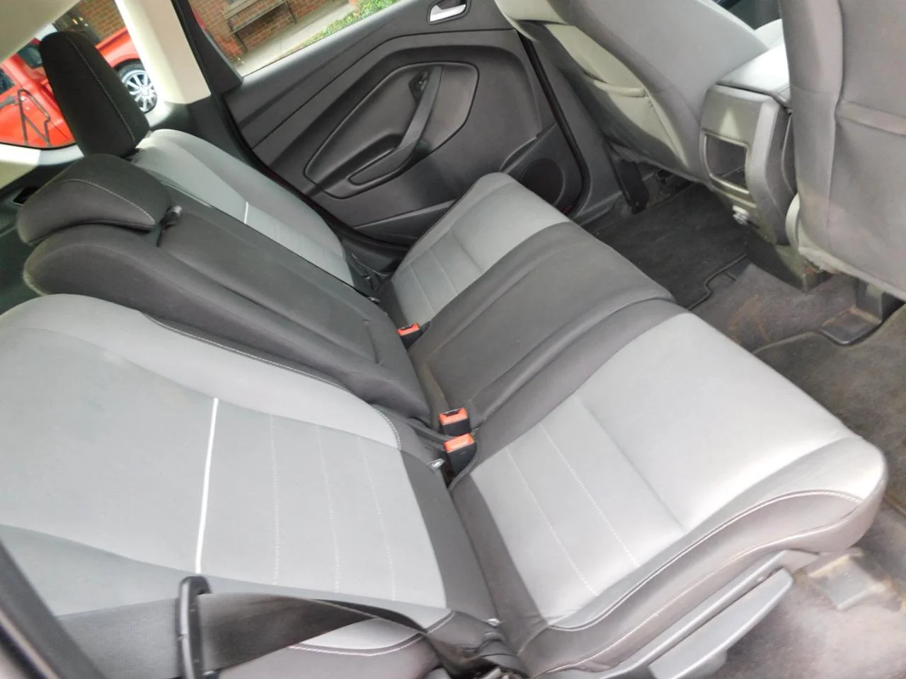 Used 2014 Red Ford FWD 4dr SE image 11