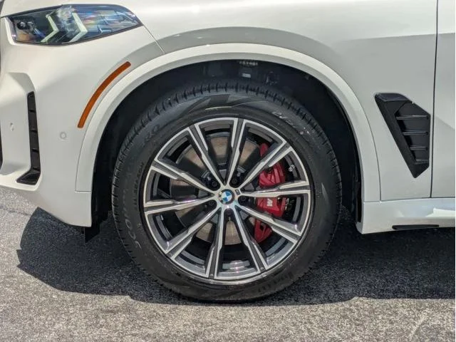 New 2026 Mineral White Metallic BMW sDrive40i image 9