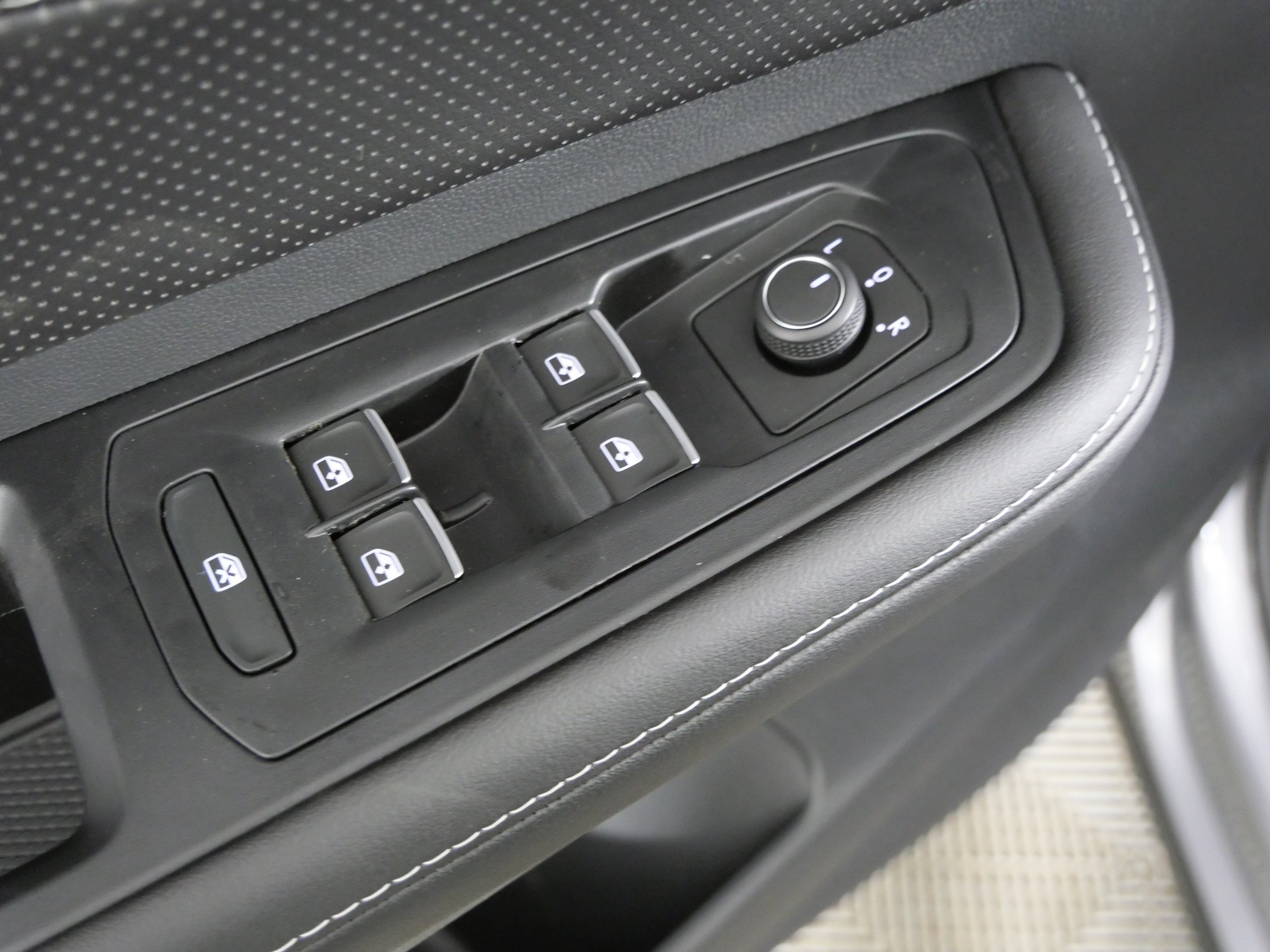 Used 2026  Volkswagen 2.0T SE w/Technology image 23