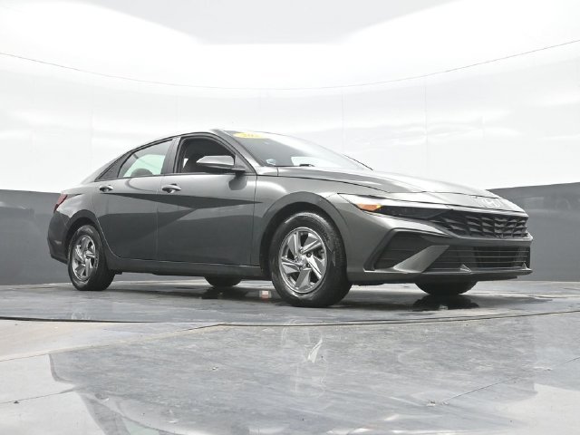 Used 2025 Gray Hyundai SE image 23