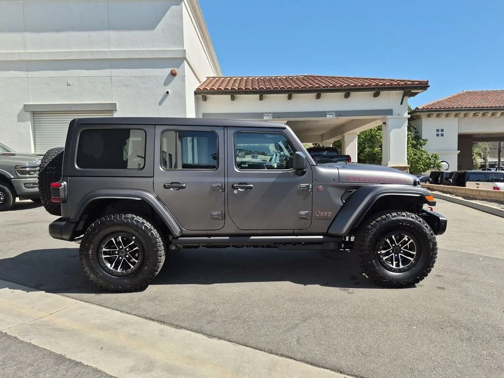 New 2026 Granite Crystal Metallic Clear-Coat Exterior Paint Jeep Rubicon X image 4
