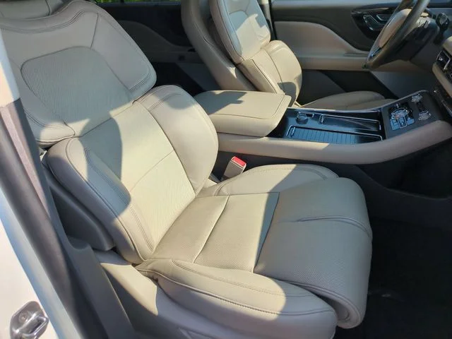 Used 2020 White Lincoln Reserve image 35