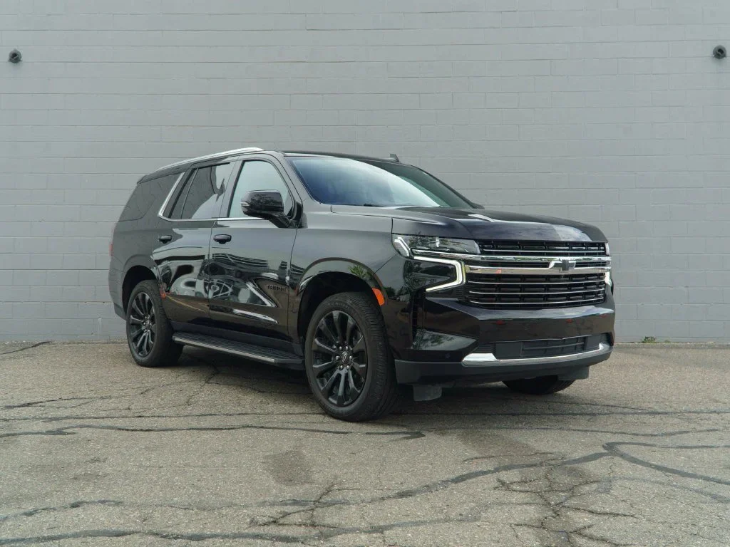 Used 2023 BLACK Chevrolet LT image 9