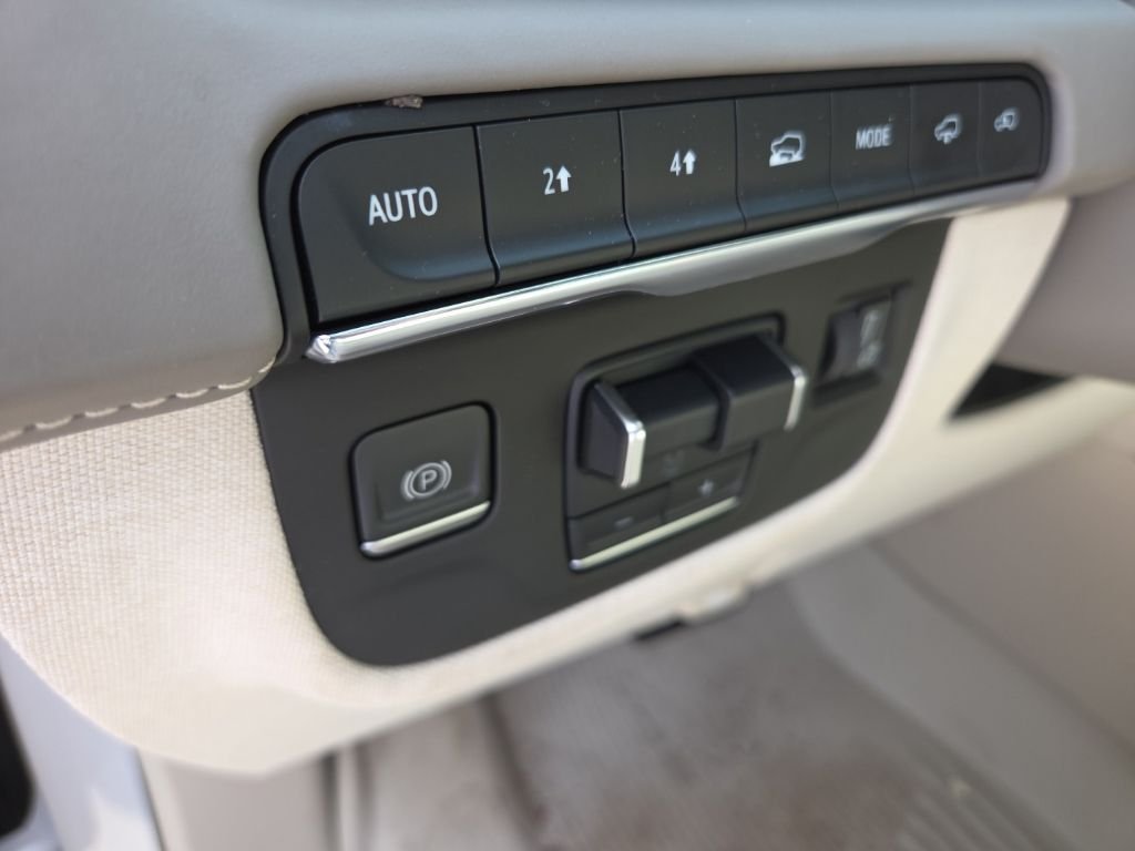 Used 2021 Crystal White Cadillac Sport Platinum image 12