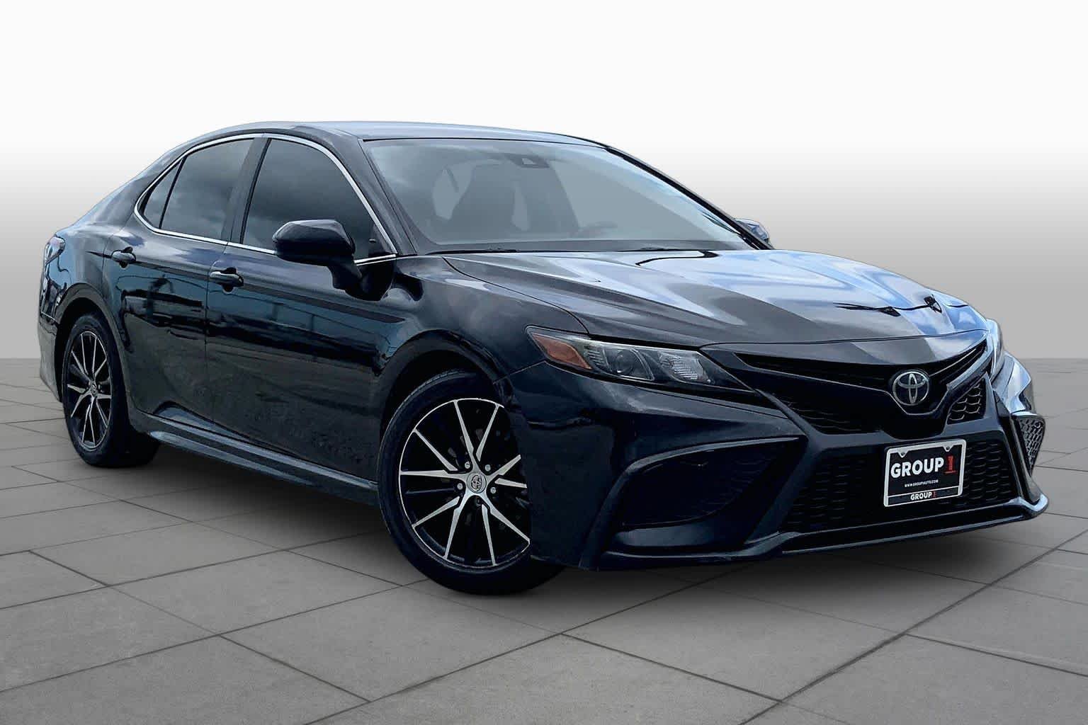 Used 2021 Midnight Black Metallic Toyota SE image 3