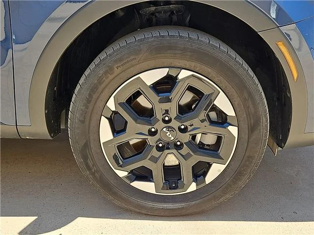 Used 2025 Midnight Lake B KIA S All-Wheel Drive image 5