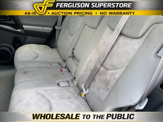 Used 2010 White Toyota Base image 21