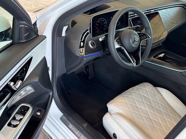 New 2026 MANUFAKTUR Moonlight White Metallic Mercedes-Benz E 350 image 41