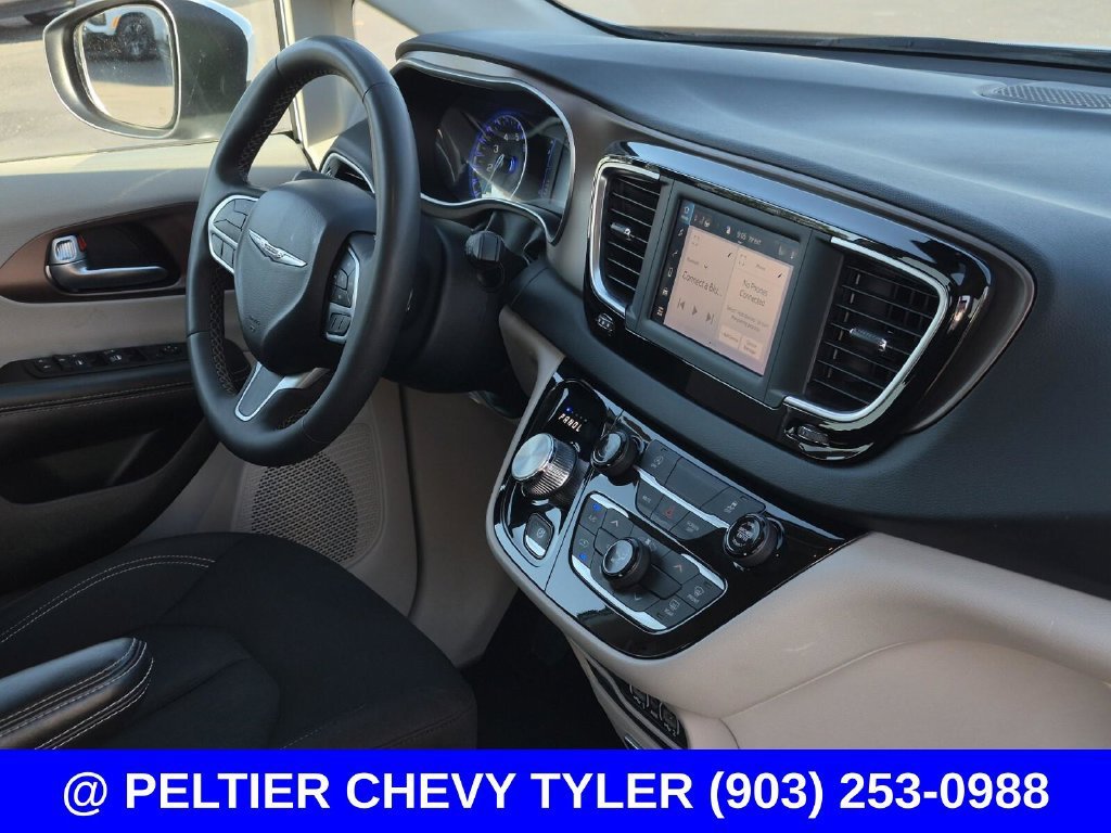 2023 Chrysler Voyager LX - Photo 10