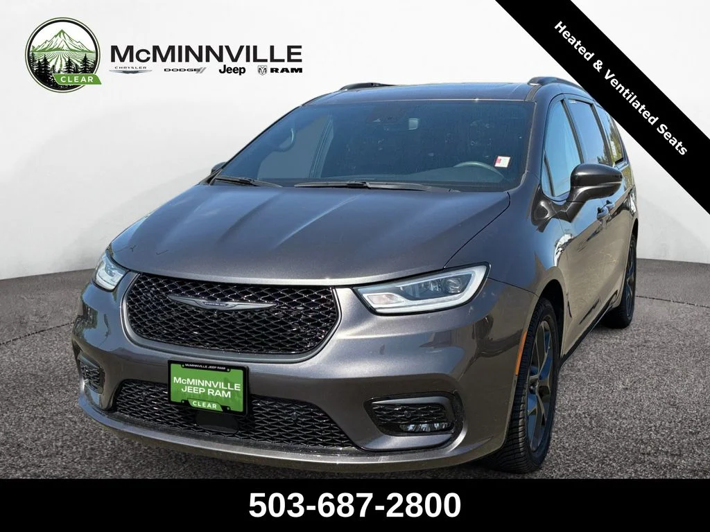 2022 Chrysler Pacifica Limited's photo