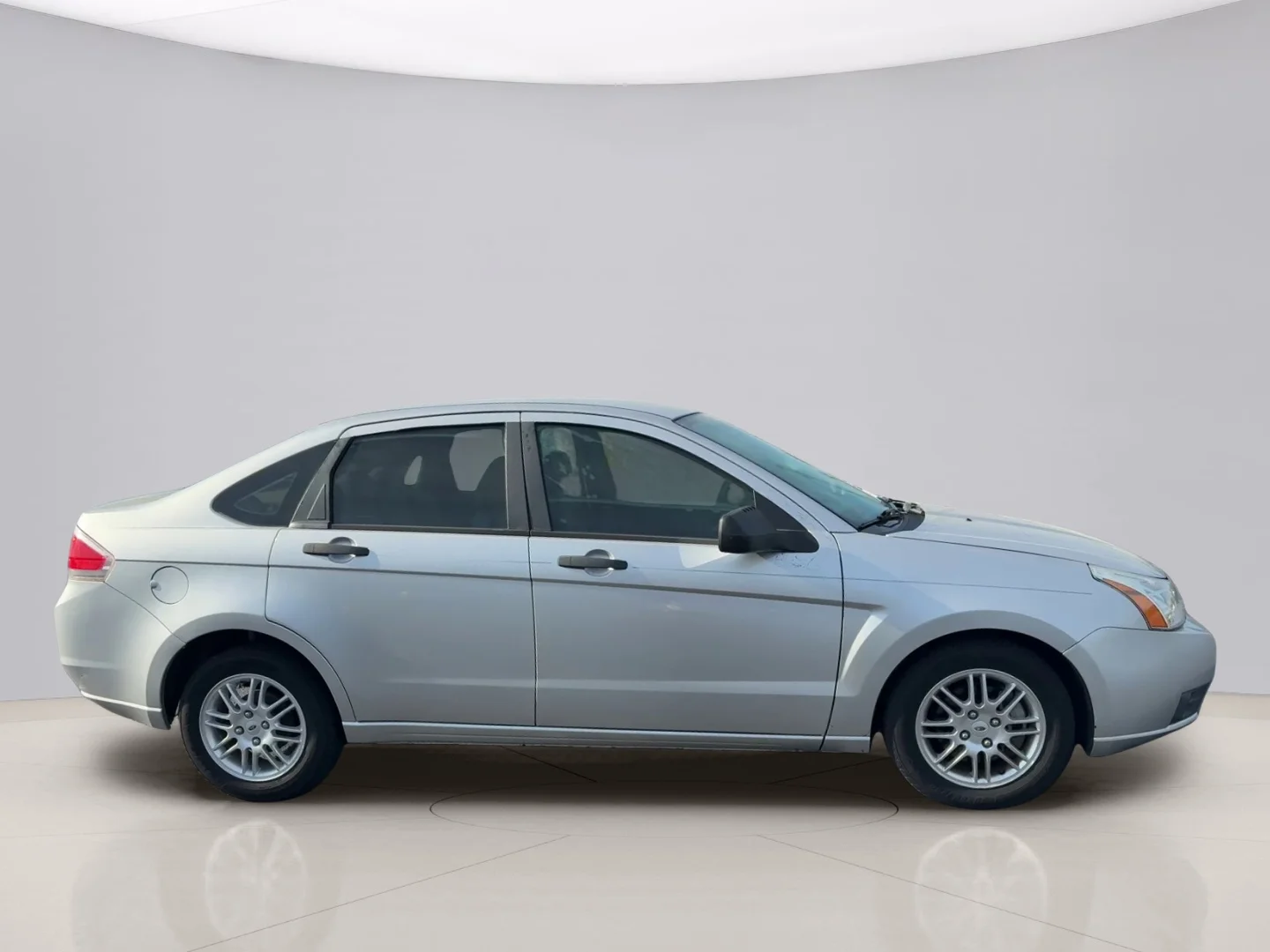 Used 2010 Silver Ford SE image 6