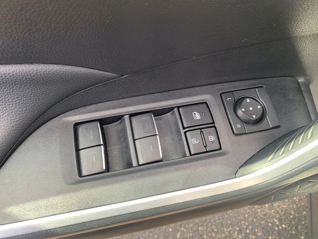 Used 2025 White Toyota XLE image 13