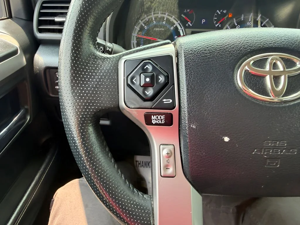 Used 2018 Nautical Blue Metallic Toyota SR5 image 18